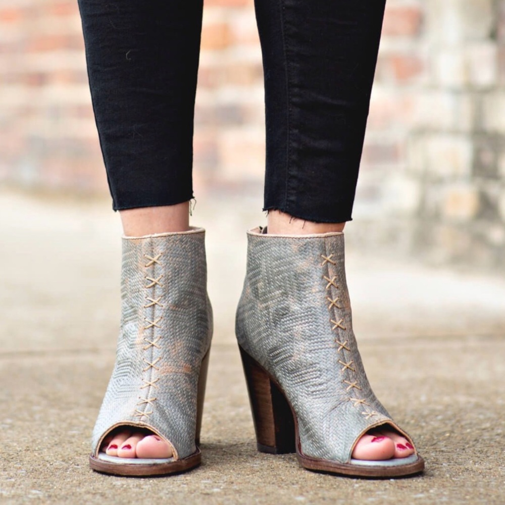 Bed Stu “OnSet” peep toe sandal bootie in taupe lux grey Women’s 9.5 NWB